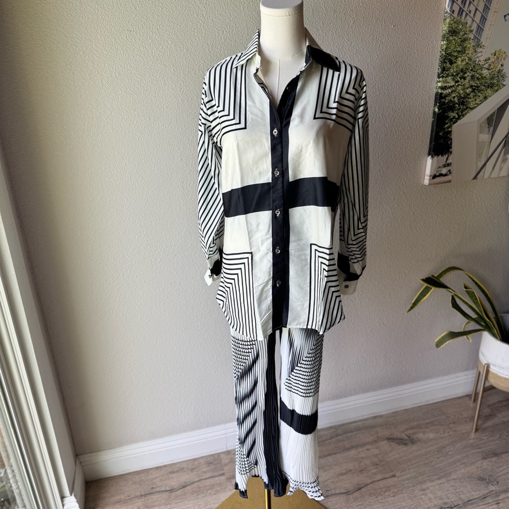 NWOT Black White Geometric Striped‎ Button-Up Shirt Wide Leg Pants Matching Set - Picture 2 of 6